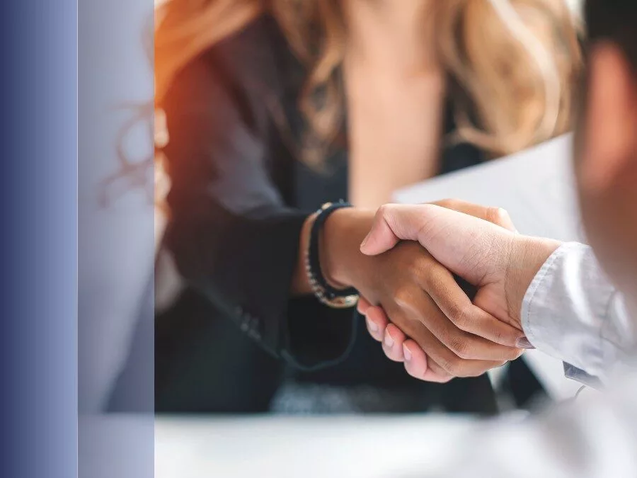 Händeschütteln bei einem Treffen